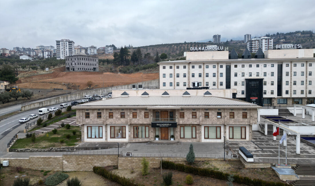 KAMUOYUNUN BİLGİSİNE

Son günlerde Dulkadiroğlu ilçemizde devam eden altyapı ve üstyapı