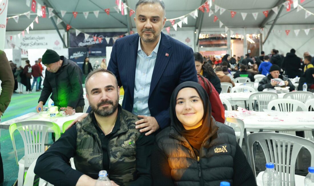 Başkan Toptaş, Ramazan’ın bereketini vatandaşlarla aynı sofrada paylaştı
Onikişubat Belediye Başkanı