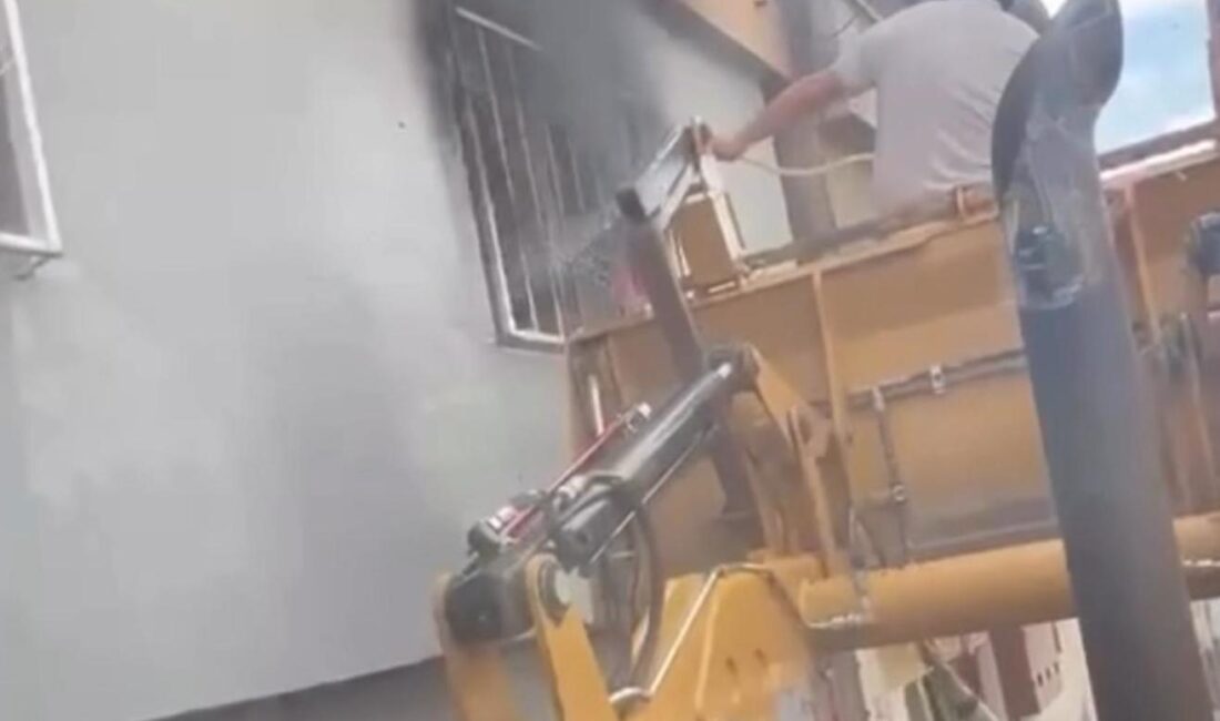 Onikişubat Belediyesi personelinden ev yangınına örnek müdahale
Kahramanmaraş’ın Onikişubat ilçesindeki Ertuğrul